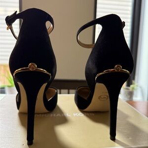 Michael Kors Black pumps Size 7.5